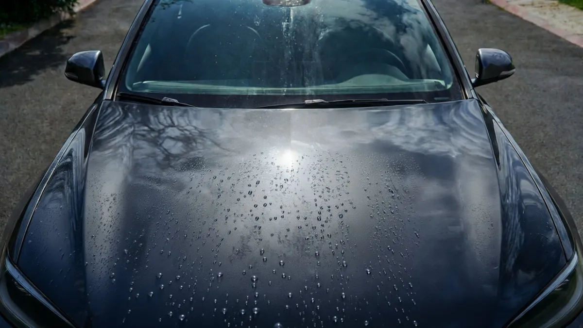 Lustrage de carrosserie et protection hydrophobe longue durée — résultat après traitement