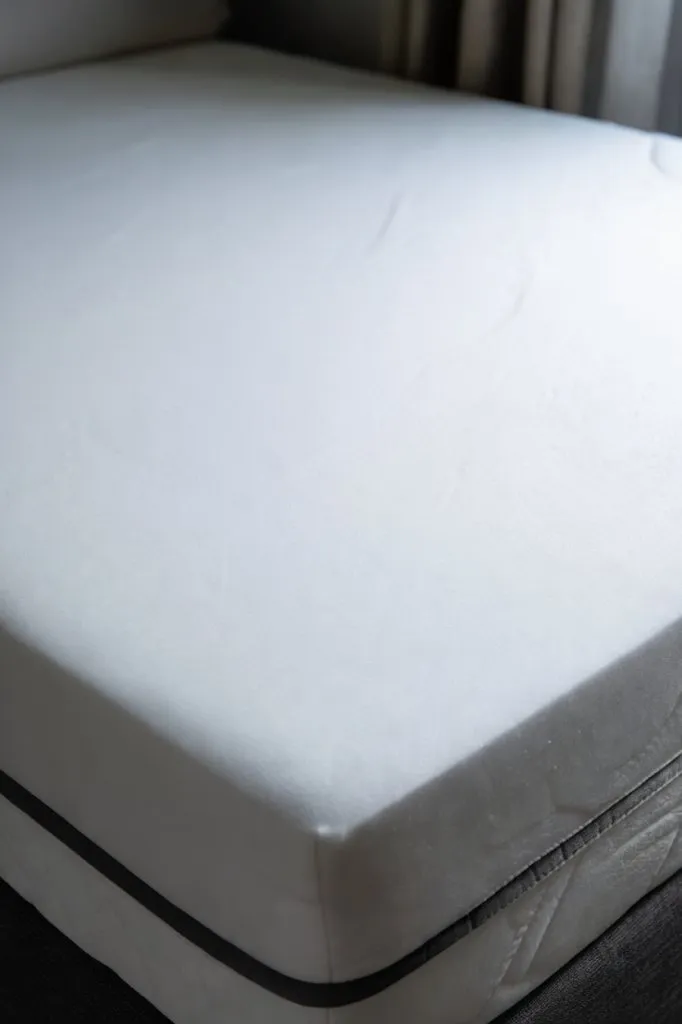 Désinfection et nettoyage de matelas : acariens et taches — résultat après traitement